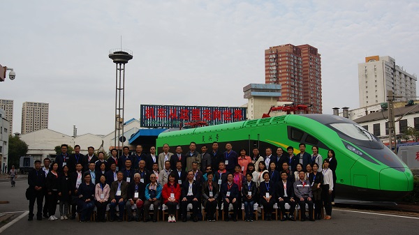 1571130868102020011.jpg 中车.jpg